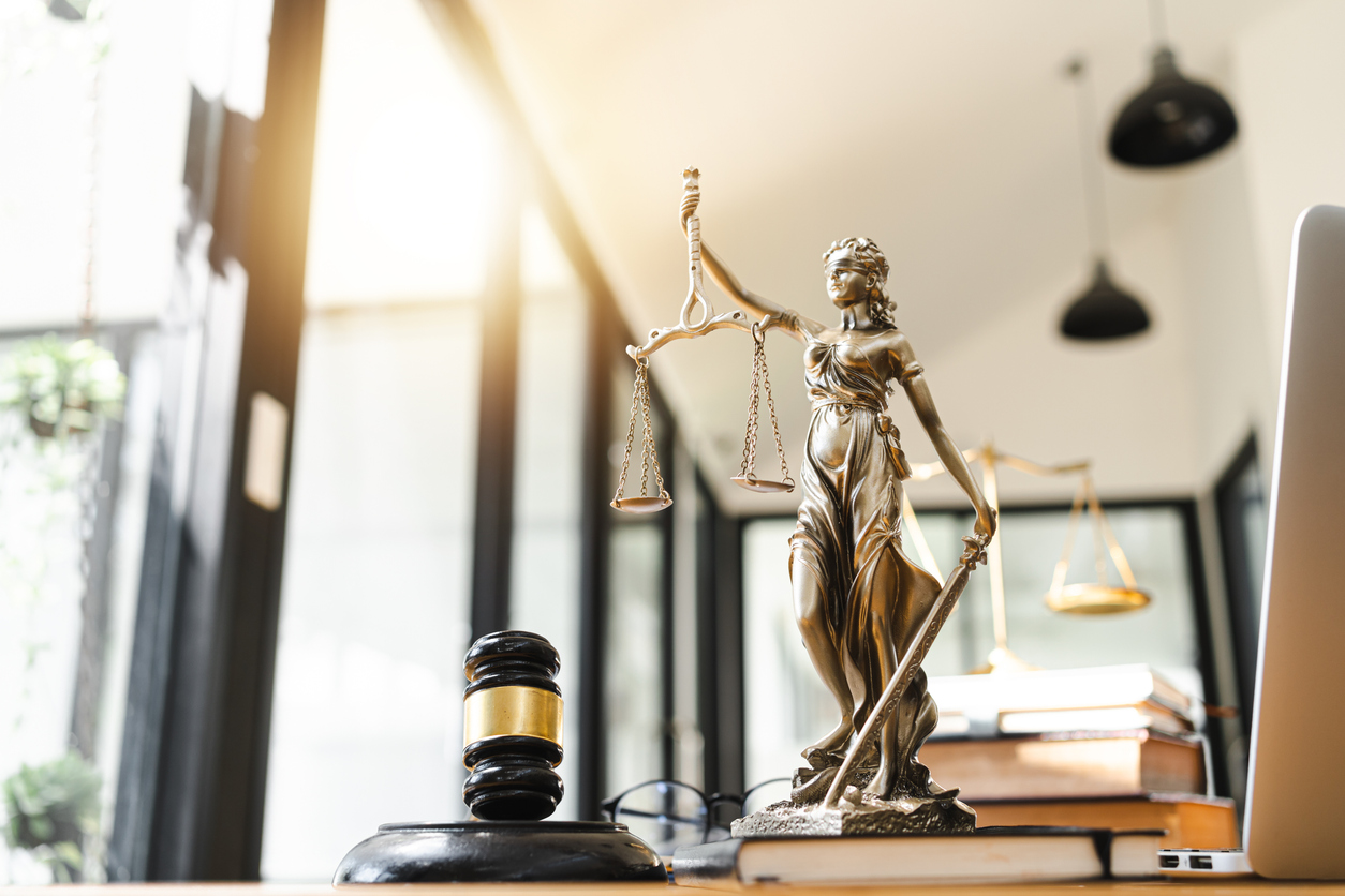 What Is the Difference Between a Lawyer and a Trial Attorney?