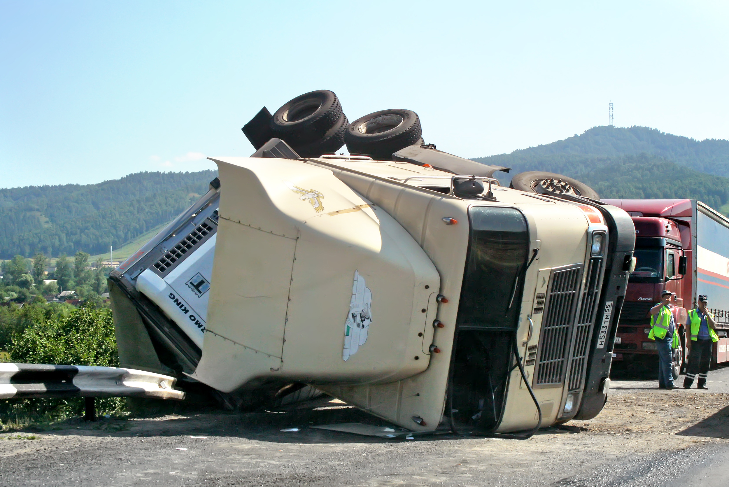 What Are the Most Common Jackknife Truck Accident Causes and Injuries?